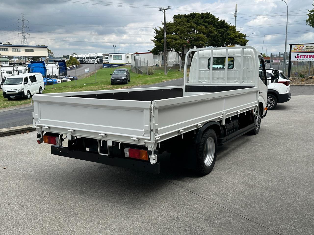 2016 HINO DUTRO