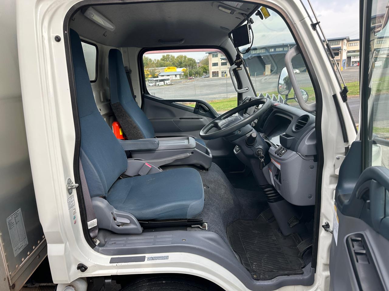 2015 Mitsubishi CANTER