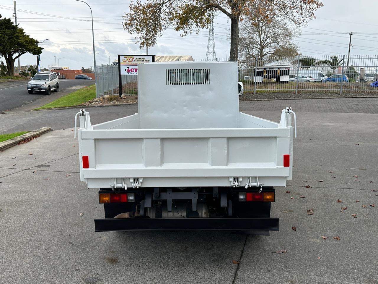 2021 Mitsubishi CANTER