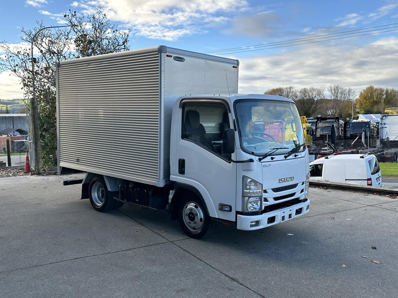 2017 Isuzu Elf