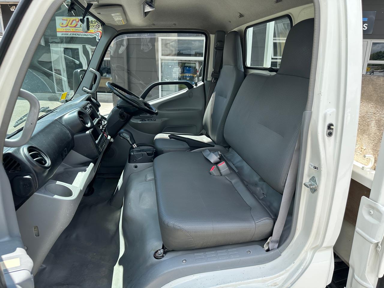 2016 HINO DUTRO