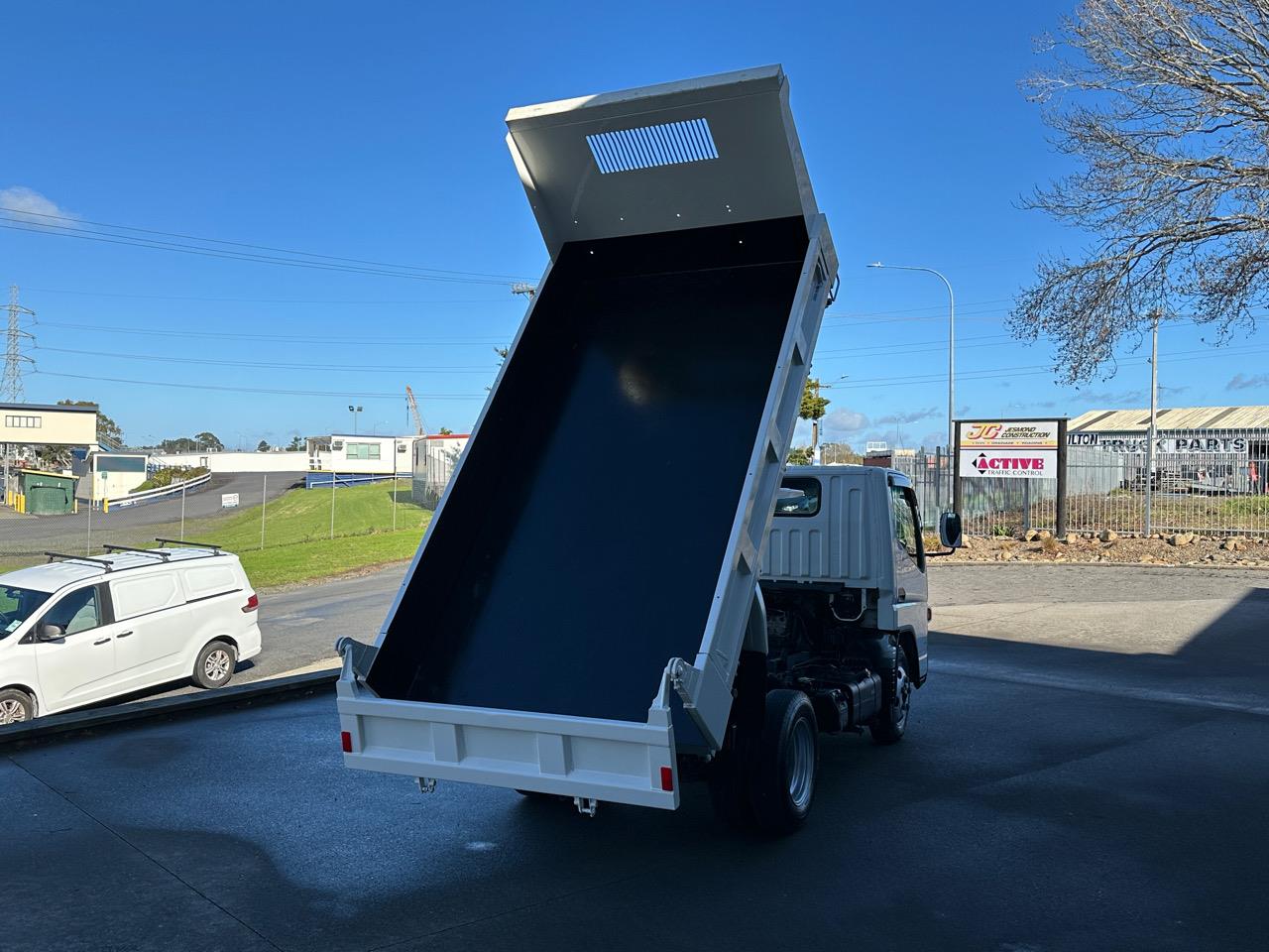 2013 Mitsubishi CANTER